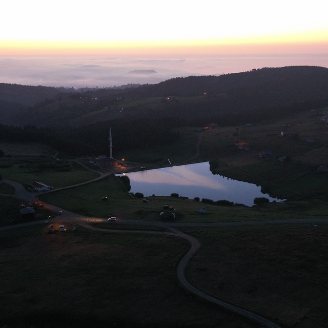 Hırsafa Yaylası gün batımında görülmeye değer manzaralar sunuyor