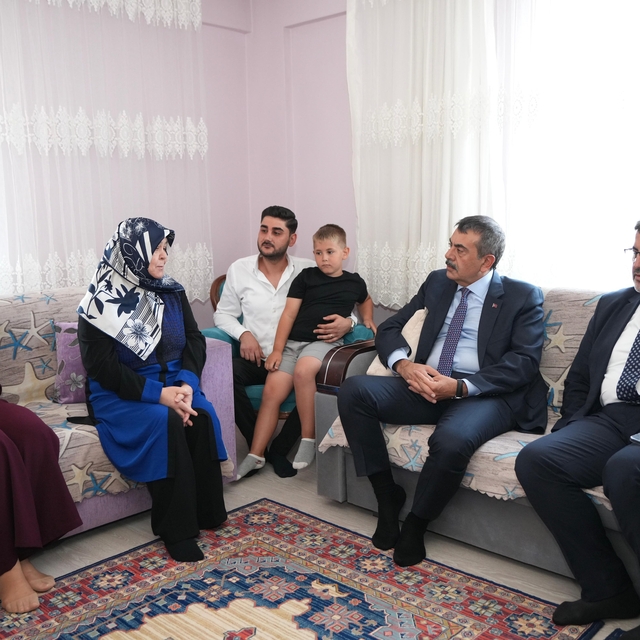 Bakan Tekin: 'Terörsüz Türkiye' hedefini anlatmak için sahadayız (3)