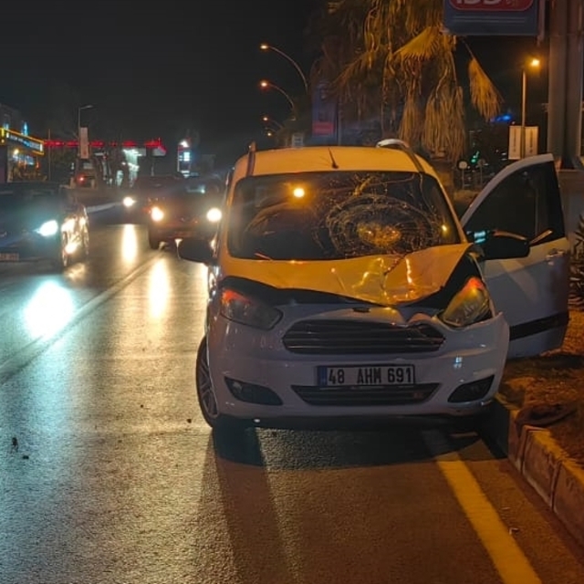 Bodrum'da yolun karşısına geçmeye çalışan yaya otomobilin çarpması sonucu ö...
