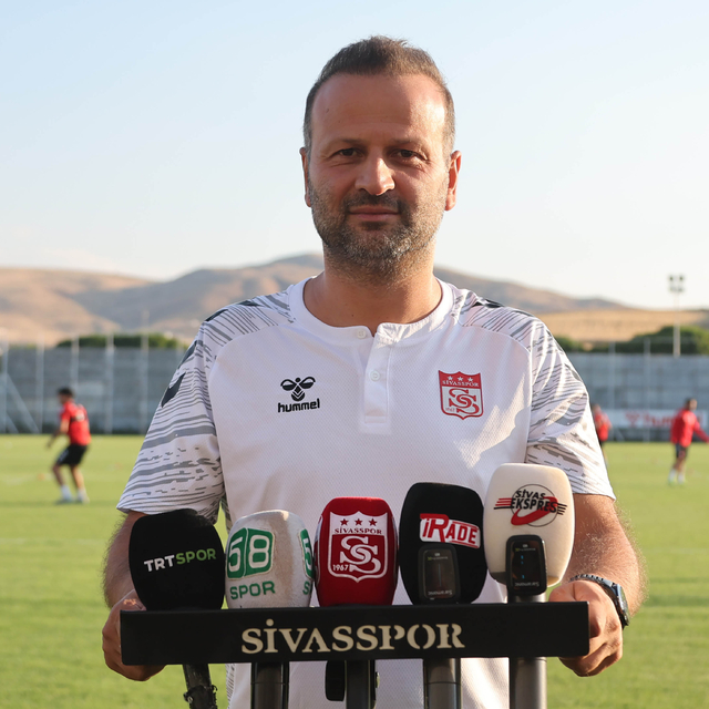 Sivasspor Teknik Direktörü Osman Zeki Korkmaz, sezonun ilk maçlarını değerl...