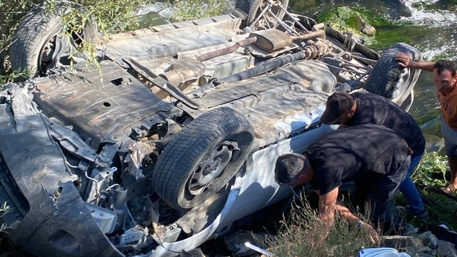 Erzincan'da devrilen otomobildeki 2'si çocuk 6 kişi yaralandı