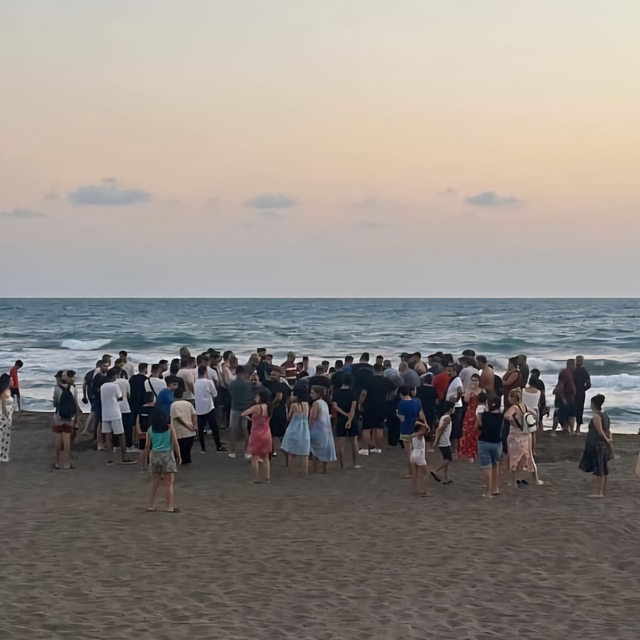 Hatay'da dalgalarla açığa sürüklenen genç boğuldu