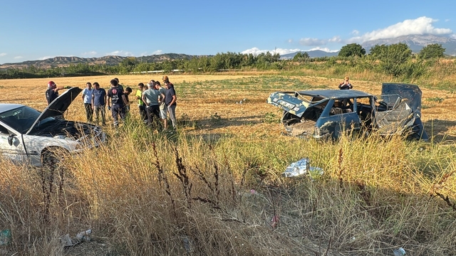 Amasya'da iki otomobilin çarpıştığı kazada 5 kişi yaralandı