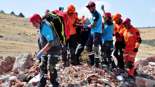 Kars'ta AFAD'dan gerçeğini aratmayan deprem tatbikatı