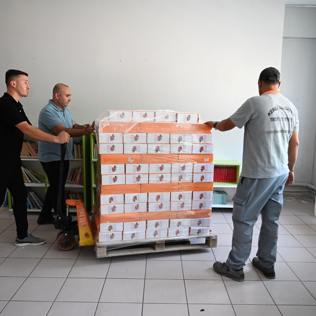 Kemer'de öğrencilere ücretsiz kırtasiye malzemesi desteği