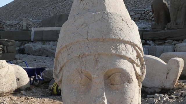 Nemrut'un zirvesindeki binlerce yıllık heykeller nanoteknolojiyle ayağa kalkıyor