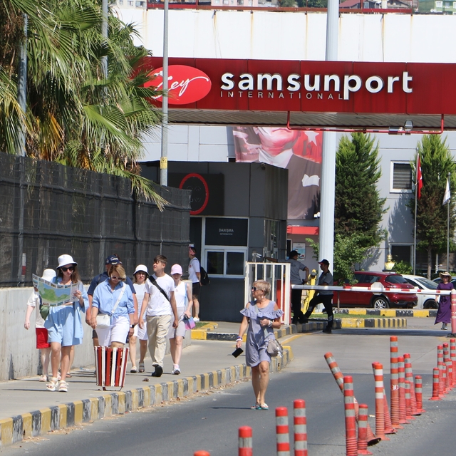 Astoria Grande kruvaziyeri, 1117 yolcusuyla Samsun'da