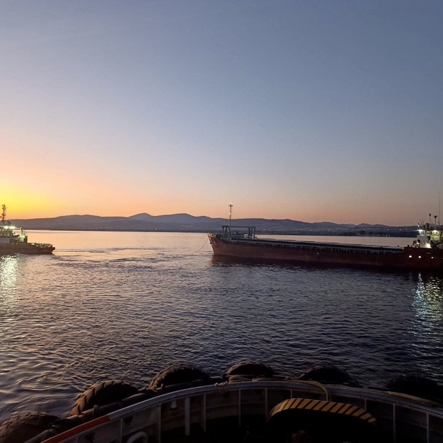 Çanakkale Boğazı'nda makine arızası yapan gemi kurtarıldı