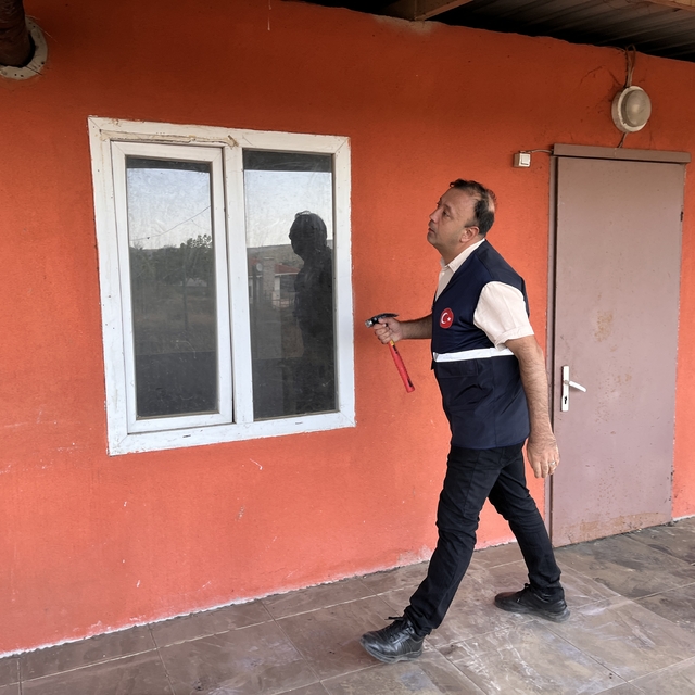 Çanakkale Gelibolu'daki orman yangınından etkilenen köylerde hasar tespit ç...