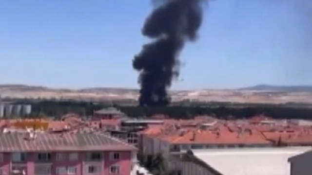 Kütahya'da tugay komutanlığının yemekhanesinde çıkan yangın kontrol altına alındı