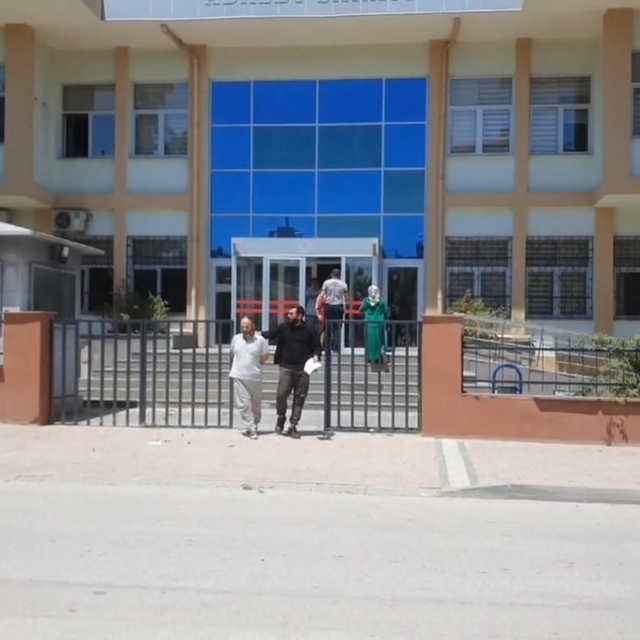 Annesini bıçaklayarak öldüren şüpheli, tedavi gördüğü hastanede yaşamını yi...