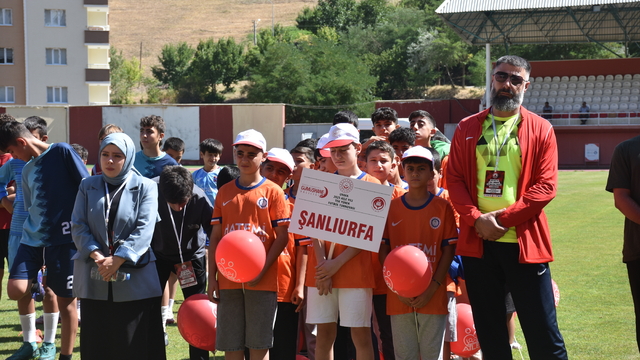 Gümüşhane'de "2025 Aile Yılı Tek Yürek Futbol Turnuvası" başladı