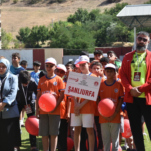 Gümüşhane'de "2025 Aile Yılı Tek Yürek Futbol Turnuvası" başladı