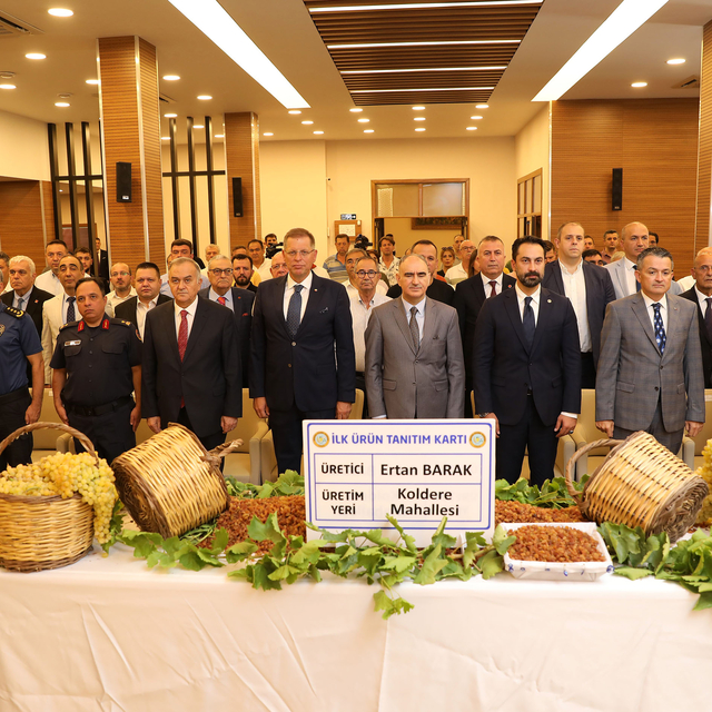 Manisa Ticaret Borsası'nda çekirdeksiz kuru üzüm alımı, törenle başladı