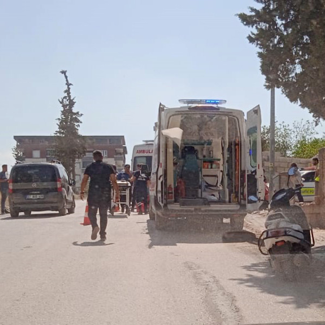 Otomobille çarpışan motosikletin sürücüsü yaralandı