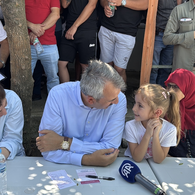 Vali Sezer'in "çocuk parkı" sözü minik Gülce'yi ve köy çocuklarını sevindir...