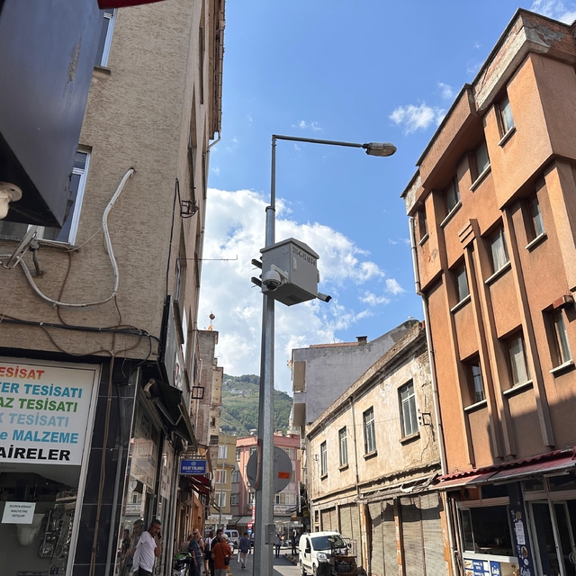 Ordu'da dolmuşun çarptığı sepetli vinçten düşen işçi yaralandı