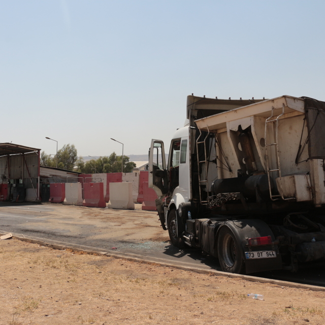 Şırnak'ta sürücüleri kardeş olan iki tırın çarpıştığı kazada, ağabey öldü,...