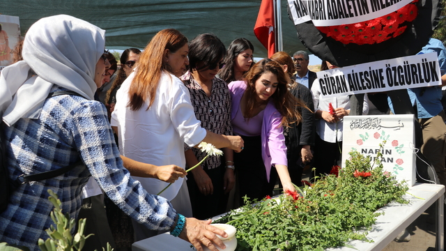 Narin Güran, ölümünün yıl dönümünde mezarı başında anıldı