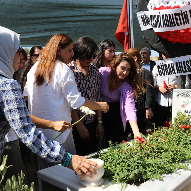 Narin Güran, ölümünün yıl dönümünde mezarı başında anıldı