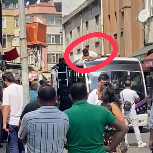 Onarım yaparken arıza aracının sepetine çarpan dolmuşun üzerine düştü