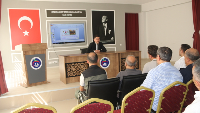 Taşova'da köy muhtarlarına yangın söndürme eğitimi verildi