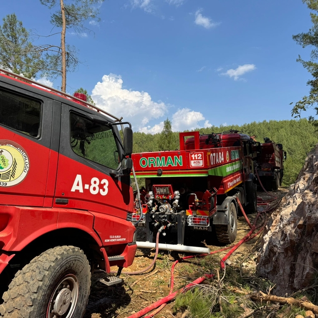 Antalya'da çıkan orman yangını büyümeden söndürüldü