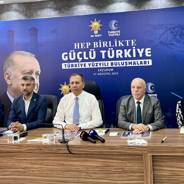 Bakan Yerlikaya Erzurum'da AK Parti İl Başkanlığını ve esnafı ziyaret etti