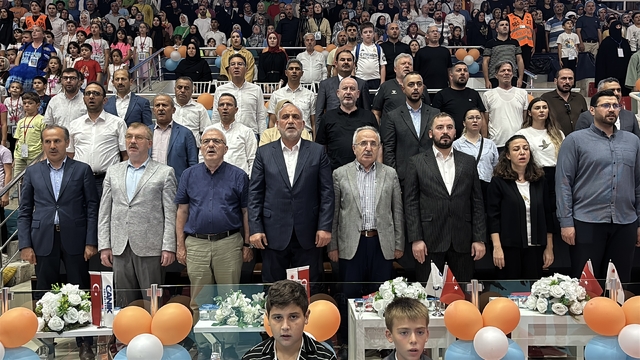 Samsun'da "Haydi Güle Oynaya Camiye Gel" projesi kapsamında 4 bin çocuğa hediye verildi