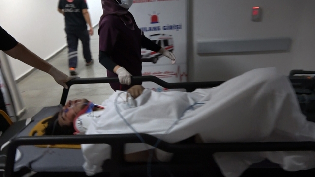 Tamir sırasında 5'inci kattan zemine çakılan asansör kabinindeki 2 işçi yaralandı