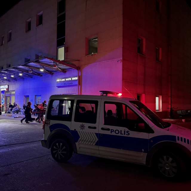 Sakarya'da boşanma aşamasında olduğu eşini silahla yaralayan koca gözaltına...