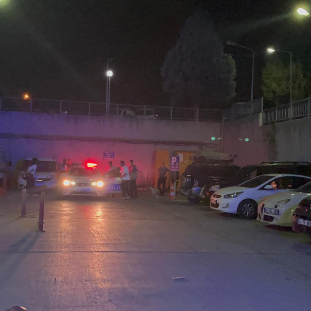 Sakarya'da hastane eczanesinde boşanma aşamasındaki eşini silahla vurdu