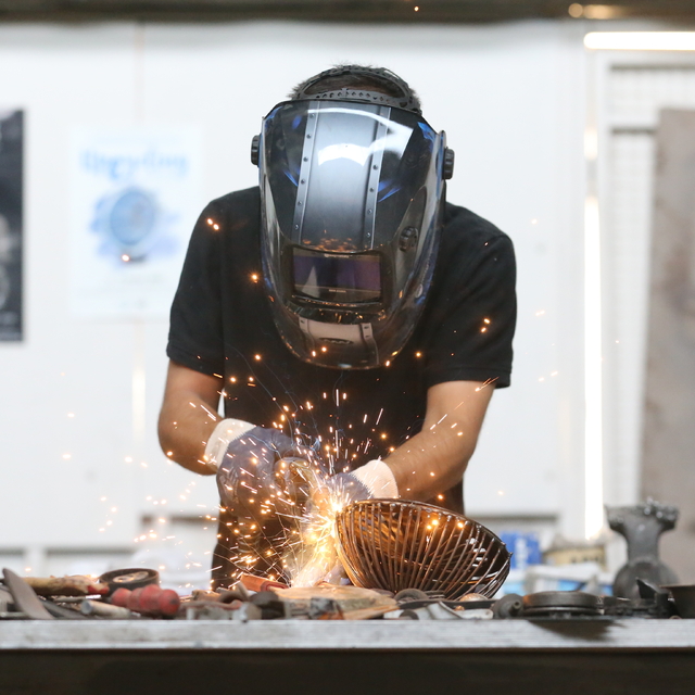 Balıkçı babasının mesleğinden aldığı ilhamla hurda metallerden deniz canlıl...