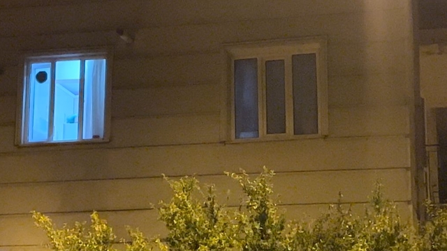 Evde birlikte gördüğü yeğenini bıçakladı, erkek arkadaşını sandalye ile darbetti