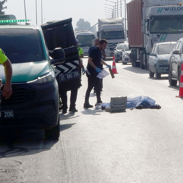 TIR'ın otoyolda çarptığı yaya öldü