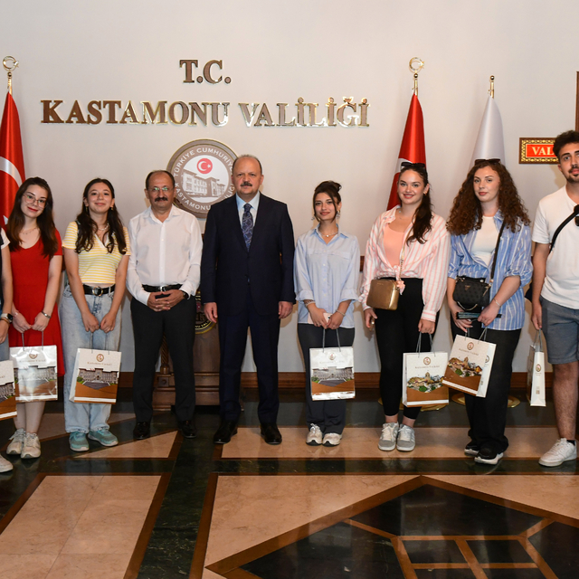 Kastamonu Valisi Dallı, öğrencilerle bir araya geldi