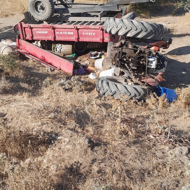 Balıkesir'de tarım işçilerini taşıyan traktörün devrildiği kazada 1 kişi öl...