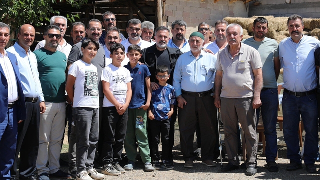 AK Parti Adana İl Başkanı Tamer Dağlı, Tufanbeyli'de vatandaşlarla buluştu