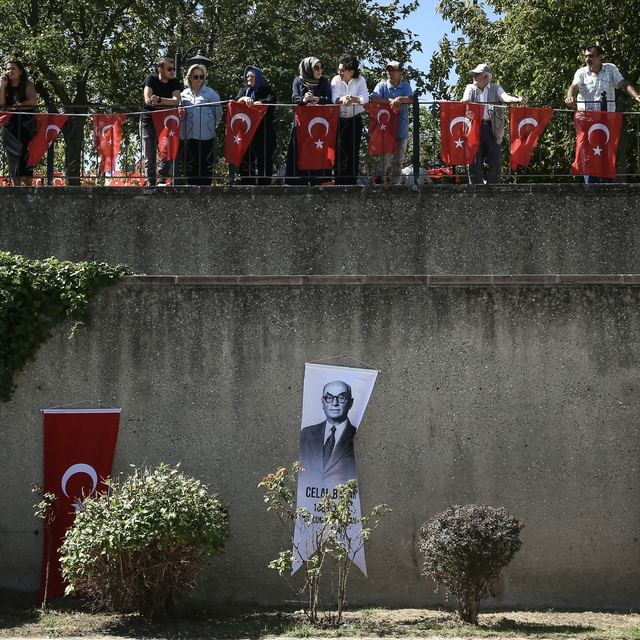 Türkiye'nin üçüncü Cumhurbaşkanı Celal Bayar vefatının 39. yılında kabri ba...