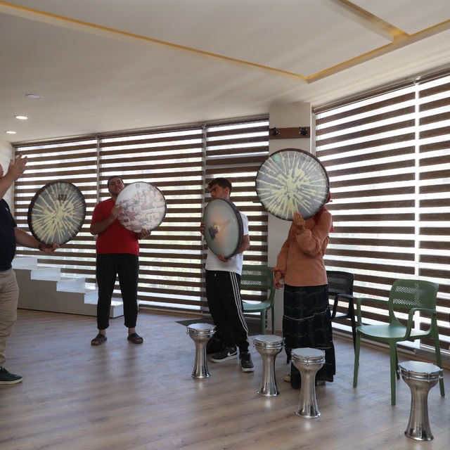 Mardin'de Engelsiz Yaşam Merkezinin yaz kursları sürüyor