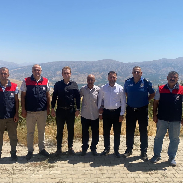 Kale Kaymakamı İnce, çiftçileri ziyaret etti