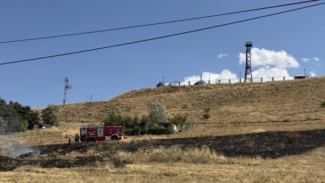 Erzurum'da çıkan örtü yangını söndürüldü