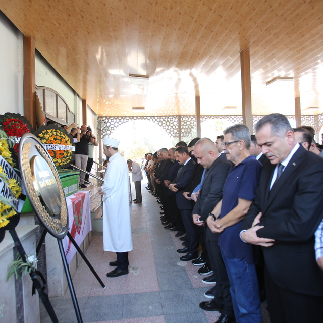 Hatayspor'un eski başkanı Mehmet Şaşmaz, son yolculuğuna uğurlandı