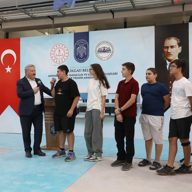 Başkan Palancıoğlu, havacılık lisesinin yeni öğrencileriyle tanıştı