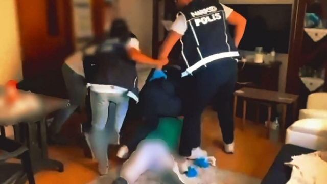 İzmir'de 127 kilo bonzai ele geçirildi; 3 gözaltı