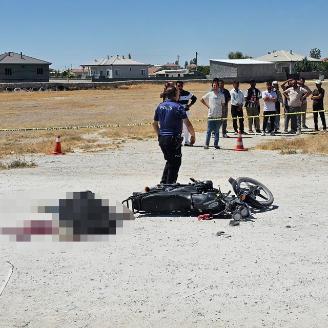 TIR, motosiklete çarptı: 1 ölü