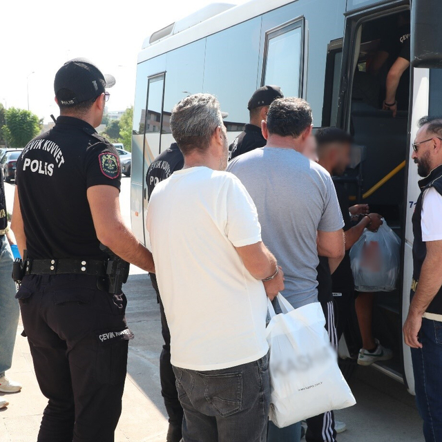 Antalya'da çeşitli suçlardan aranan 236 şüpheli yakalandı