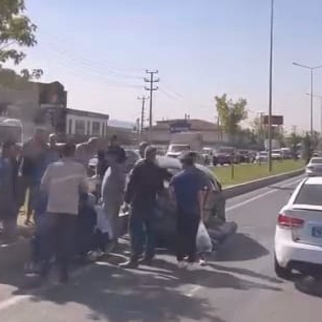 TIR ile 4 otomobilin karıştığı kazada 7 kişi yaralandı