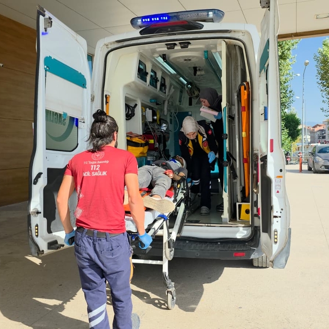 Bursa'da kamyonetin çarptığı bisikletli yaralandı