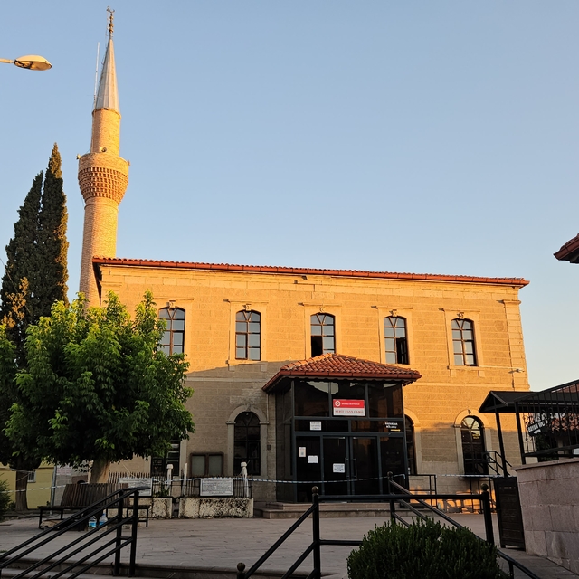 Balıkesir Sındırgı'daki 6,1'lik deprem anı caminin güvenlik kamerasınca gör...